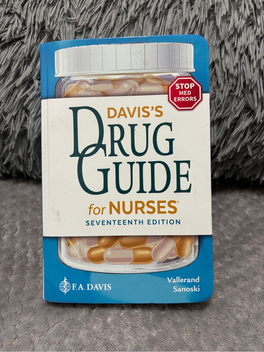 Davis's Drug Guide for Nurses (Seventeenth Edition) - Blue/White